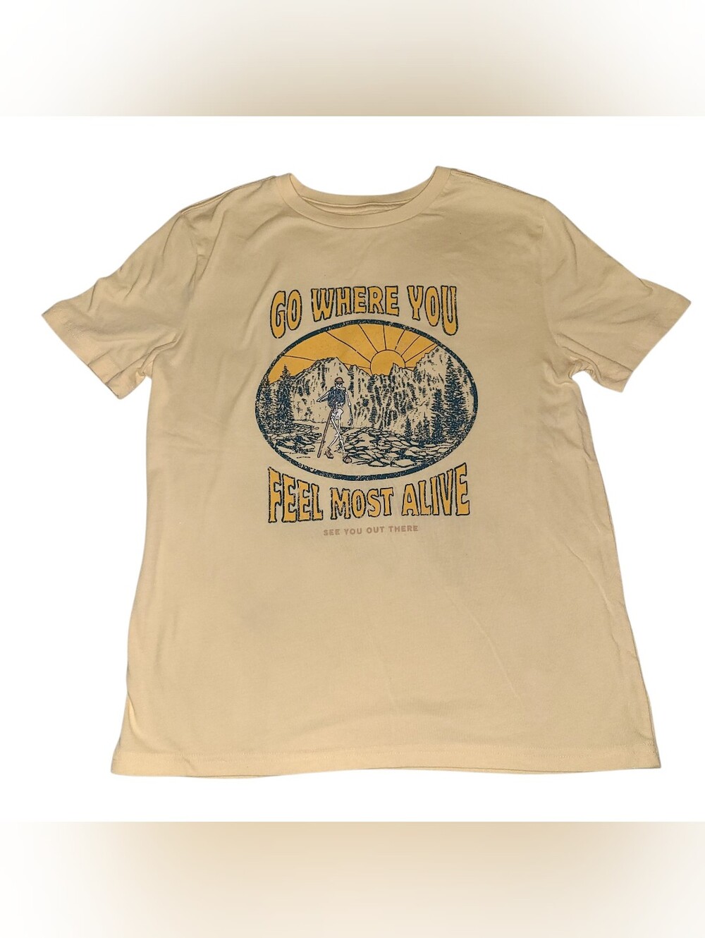 Crewneck T‑Shirt Pale Yellow Go Where You Feel Most Alive Boys Sz XL 18 / 20